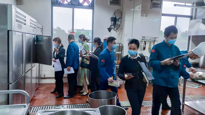 网红休闲食品品牌对比：揭秘背后的健康与安全真相**